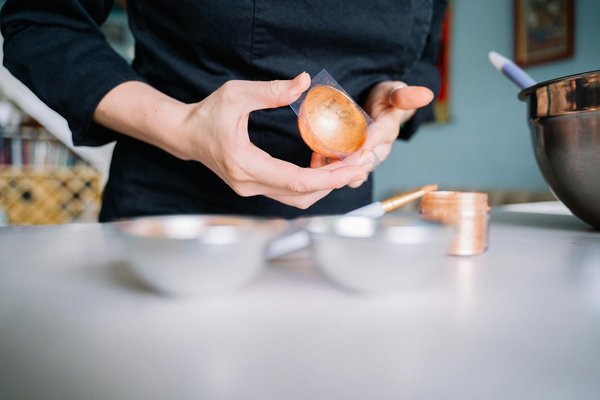 Découvrez notre polenta crémeuse au parmesan et aux herbes fraîches : la recette à ne pas manquer !